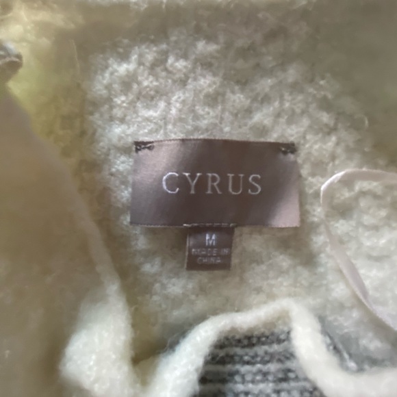 CYRUS Sweater Sz M - Picture 3 of 9
